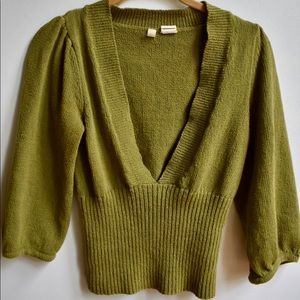 Sweet vintage green V-neck sweater